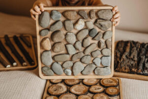 leśna ścieżka sensoryczna, ŚCIEŻKA SENSORYCZNA LEŚNA, naturalna ścieżka sensoryczna, naturalna sensoryka, zabawy sensoryczne, dyski sensoryczne, ścieżka sensoryczna w lesie, maty sensoryczne, zewnętrzna ścieżka sensoryczna, Hajo, sensory path in forest , outdoor sensory path