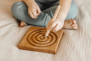 Grafomotoryczna spirala tablica do wodzenia pisakiem lub paluszkiem