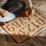 Drewniana tablica Montessori z cyframi do nauki liczenia