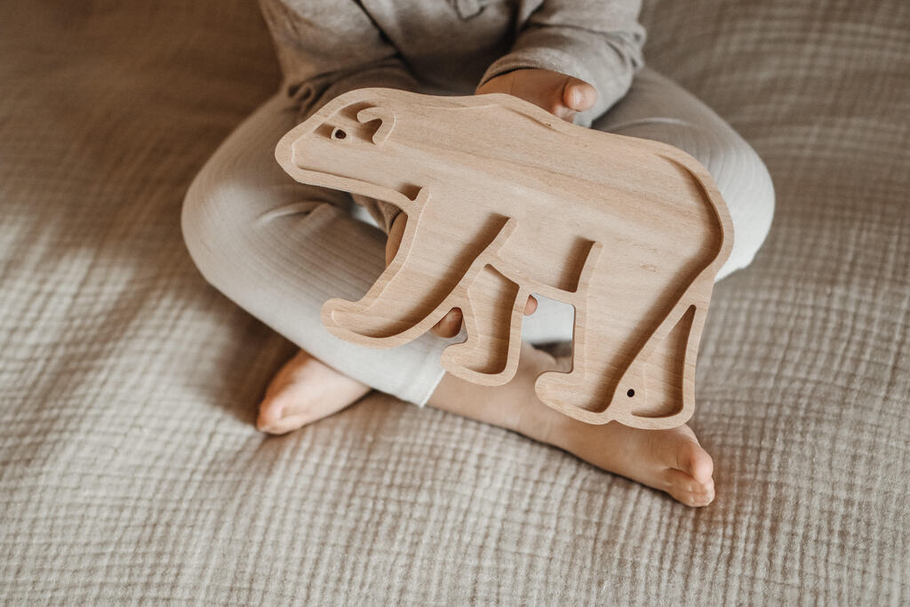 Drewniana wysypywanka niedźwiedź