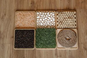 Naturalna ścieżka sensoryczna Montessori – drewniane panele do integracji sensorycznej dzieci