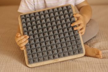 Naturalny dysk sensoryczny Gąbka szara panel sensoryczny