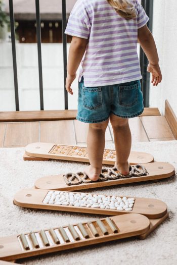 Naturalna ścieżka sensoryczna & równoważnia do balansowania Montessori